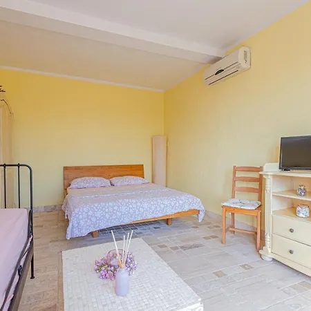 Folk Apartment *